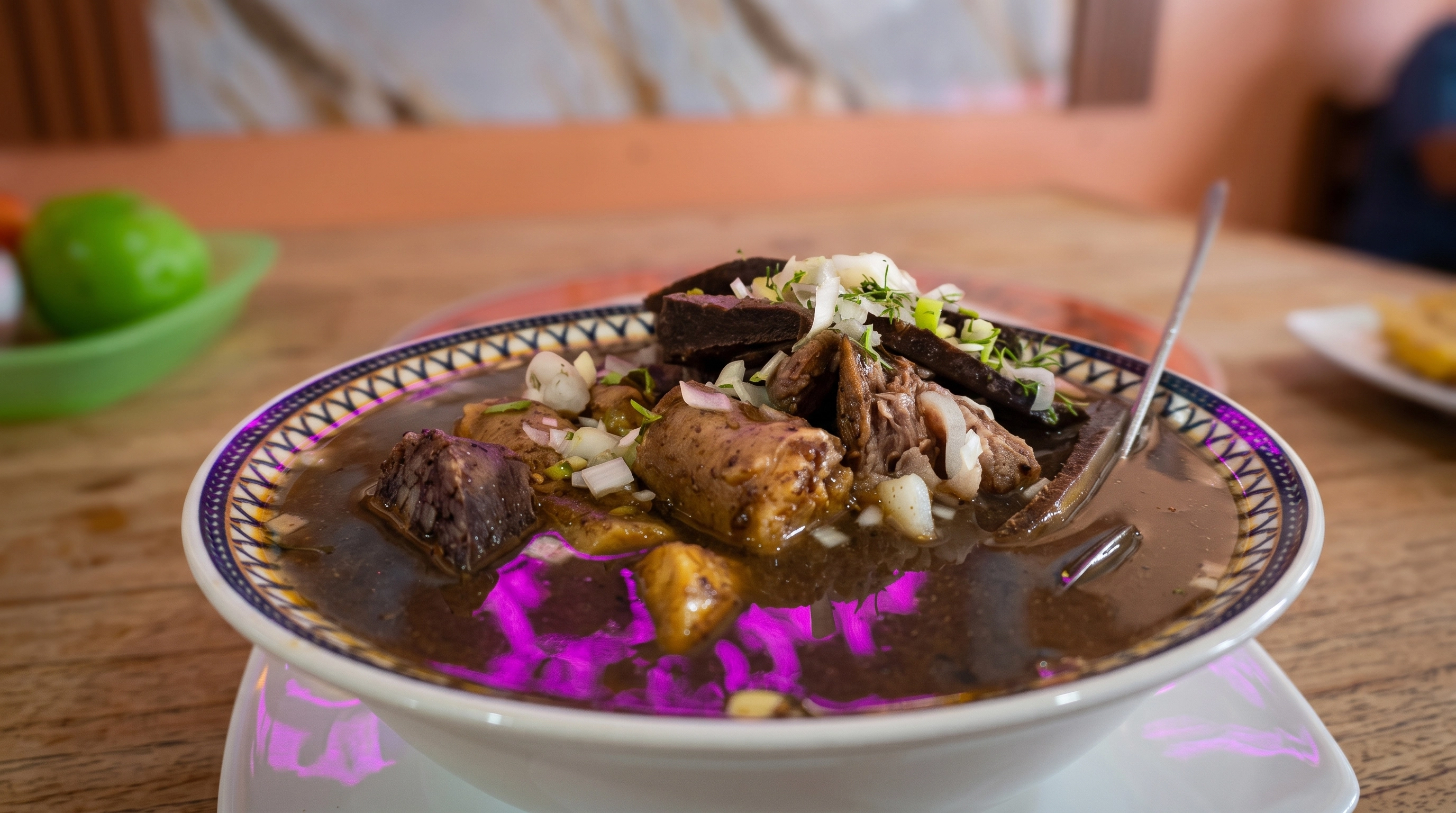 Caldo de Salchicha en uno de los sitios insignes de Guayaquil